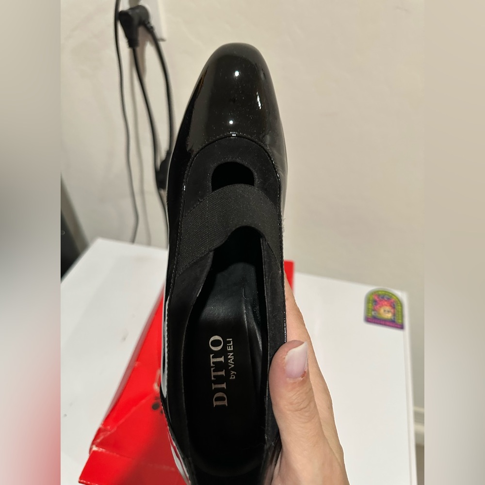 Like new heeled shoe